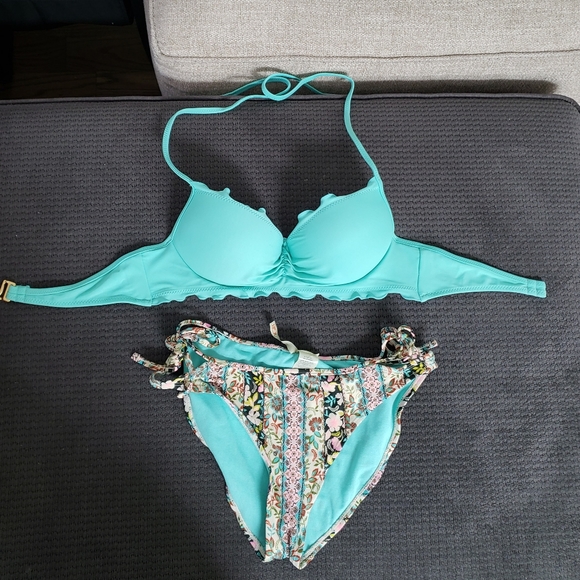 Bikini - Picture 4 of 4